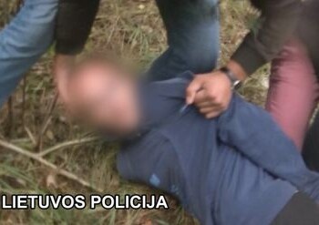 Klaipėdoje operatyviai sulaikyti vokietį viešbutyje apiplėšę vyrai (video)