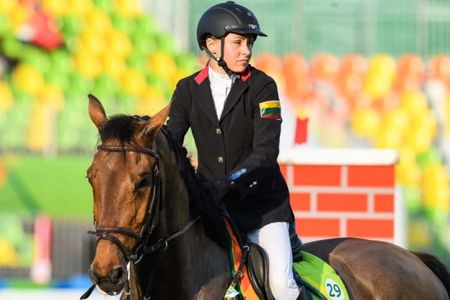 Žirgas pakišo koją – Laura Asadauskaitė čempionės titulo neapgins