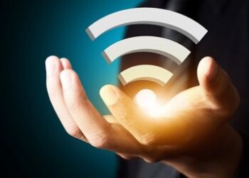 Akmenės rajono savivaldybė dovanoja nemokamą bevielį internetą Naujosios Akmenės miesto aikštės lankytojams