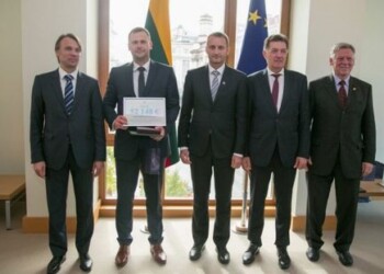 Rio parolimpinių žaidynių medalininkams Vyriausybėje įteiktos premijos