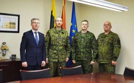 Jurbarko rajono savivaldybė plečia bendradarbiavimą su kariškiais