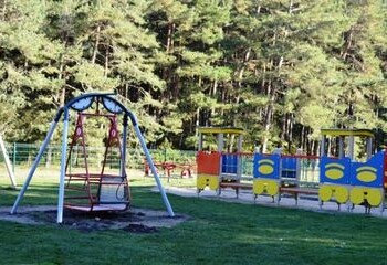 Palangos Vaikų parkas praturtintas neįgaliesiems skirtomis sūpynėmis