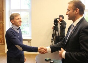 Apdovanojimą pelniusiam šiauliečiui A. Sidarui Šiaulių mero sveikinimai