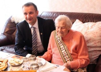 Šimtąjį gimtadienį pasitikusi šiaulietė neatsisako mezgimo