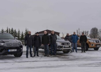 „TopGear“ į geriausio automobilio paieškas pasikvietė ūkininkus – teko eiti traktoriaus