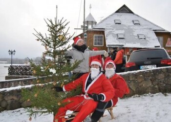 Kviečia tradicinis kalėdinis naujametinis nėrimas į Platelių ežerą