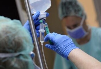 Chemoterapeutas: bijodami atkryčio, onkologiniai ligoniai eksperimentuoja su sveikata