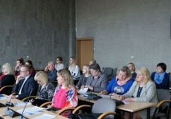 Smurtas artimoje aplinkoje vis dar nesiliauja