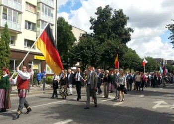 Atidarytas rekonstruotas Jurbarko miesto stadionas