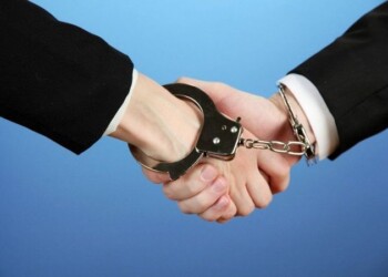 Korupcines veikas tiriančiam prokurorui siūloma suteikti ypatingą statusą