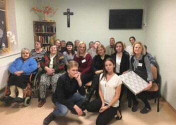 Plungės kultūros centro jaunimo klubas „Indigo“ lankėsi Plungės senelių globos namuose