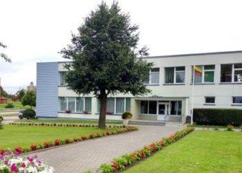 Telšių savivaldybės administracija planuoja tvarkyti kaimuose esančius pastatus