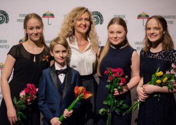 Kilni iniciatyva vainikavo šventinį kovo 11-osios vakarą Klaipėdoje