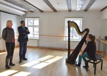 Neringos meno mokykla įsigijo retą instrumentą