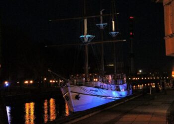 „Meridianas“ nušvito mėlynojo proveržio spalvomis