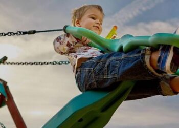 Klaipėdiečiai tėvai sumišę: savivaldybė užsimojo naikinti vaikų žaidimų aikšteles