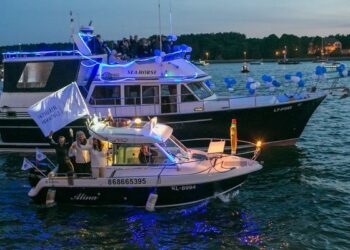 Klaipėdą į vasarą palydėjo IX laivų parado fejerverkai