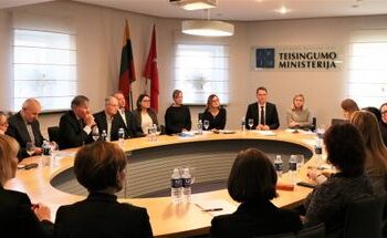 Po diskusijos apie vardų rašybą – siūlymas kreiptis į Konstitucinį Teismą