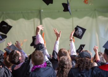 Abiturientų kryžkelė: besirenkant studijų programą, universiteto lokacija ima viršų?