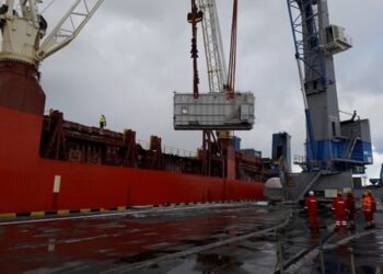 Lietuvą pasiekė ypatingas krovinys – galingas elektros autotransformatorius