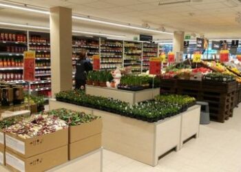 Kuršių nerijoje atnaujinta parduotuvė