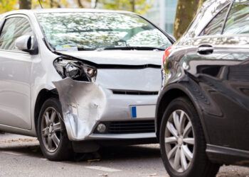 Tyrimas: 1 iš 4 vairuotojų per metus patyrė automobilio apgadinimus aikštelėse