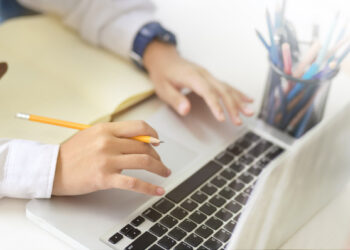 teisę gauti kompensaciją už prieš dešimtmetį sumažintas slaugos ir/ar priežiūros išlaidas