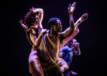 Šokio teatro „Aura“ pasirodymas Šiluvos teatro bienalėje ir žmoniją jungiančios šaknys