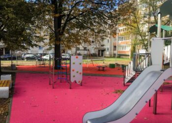 Vaikų žaidimo aikštelė Kalnupės g. 13