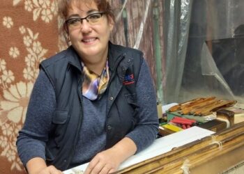 Loreta Bagočienė prie savo staklių