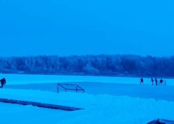 Talkšos ežeras užsitraukė ledu