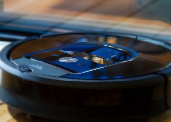 Įprastas dulkių siurblys prieš robotą siurblį