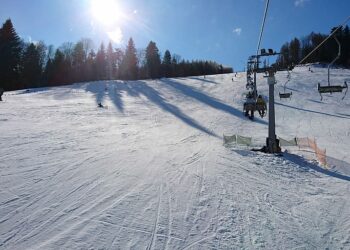 Patarimai, kaip tinkamai išsirinkti slidinėjimo aprangą