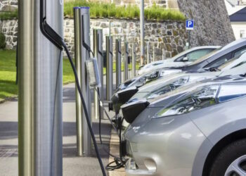 Elektromobilių parkas sparčiai plečiasi: kokie modeliai labiausiai domina lietuvius?