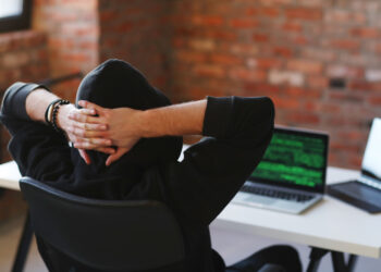 Mitai ir tiesa apie finansinius sukčius: ar į foliją įvyniota kortelė gali apsaugoti?