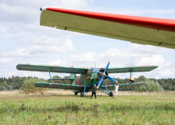 Mažeikių aviacijos šventė: kelios dešimtys lėktuvų ir virtuoziški skrydžiai