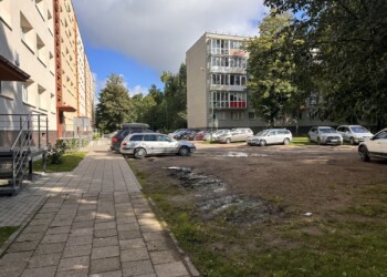 Klaipėdoje tęsiami darbai, daugiabučių namų kiemuose įrengiant daugiau automobilių stovėjimo vietų