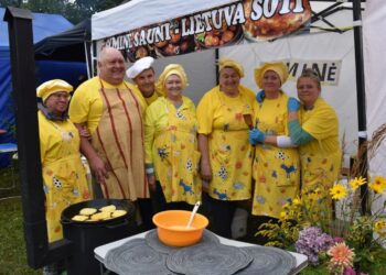 Prūsališkiai kvietė į bulvinių blynų kepimo čempionatą!