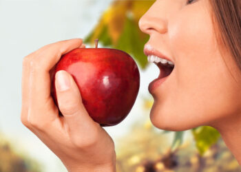 Kalbos apie tai, kad obuoliai natūraliai išvalo dantis, tėra mitas