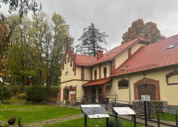 Atgijo Vėžaičių dvaro sodybos arklidės – baigti jų fasado tvarkybos darbai