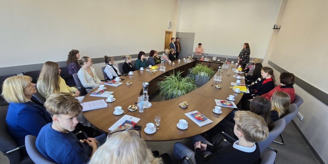 Rašinių konkursas „Ką tau, jaunuoli, reiškia žodžiai tremtis, tremtiniai, politiniai kaliniai?“ Plungėje