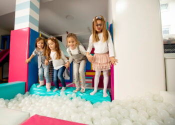 Vaikų žaidimų erdvėse su batutais – pažeidimai Visoje Lietuvoje