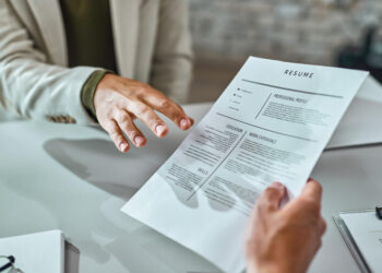 Ar jūsų CV išlaikys dirbtinio intelekto testą? Atsako, į ką atkreipti dėmesį ieškant darbo