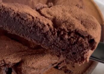 „Michelin“ restorano šefė dalijasi pyrago receptu, kurį kiekvienas galime pasigaminti namuose