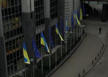 ES ir Ukrainos vėliavos