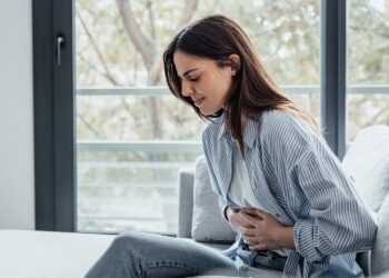 Virškinimo problemos atvėsus orams: atskleidė faktą, nepalankų patiriantiems daug streso