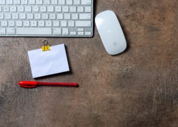 Darbo kalendorius ir teisės aktai: kaip laikytis darbo įstatymų ir nustatytų normų?