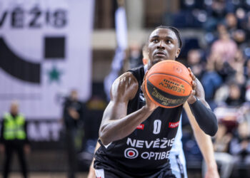 Nelaimėjusių neliko: kėdainiečiai sutriuškino Mažeikių klubą