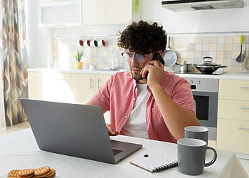 Ar tikrai mokame dirbti nuotoliu? Patarimai, kurie padės tausoti sveikatą ir neperdegti