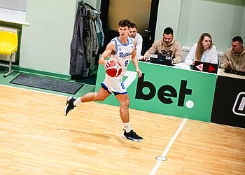 Tritaškiais krepšį užtvindęs „Neptūnas-Akvaservis“ apsigynė nuo Kauno r. „Omega-Tauras-LSU“